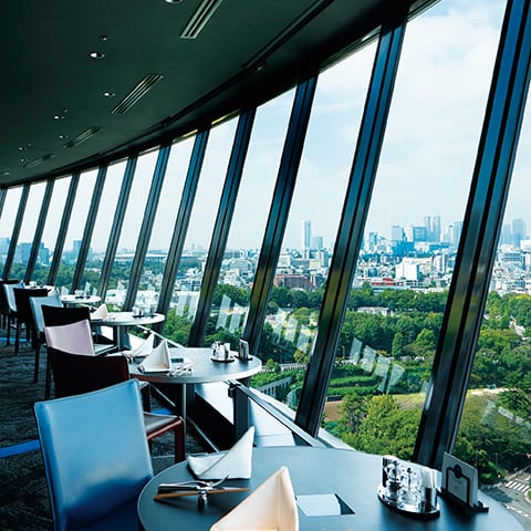 Buffet Dining with 360° Panoramic View