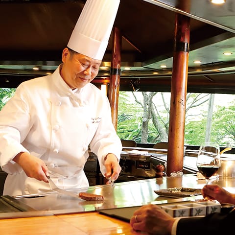 日本庭園に佇む鉄板焼レストラン