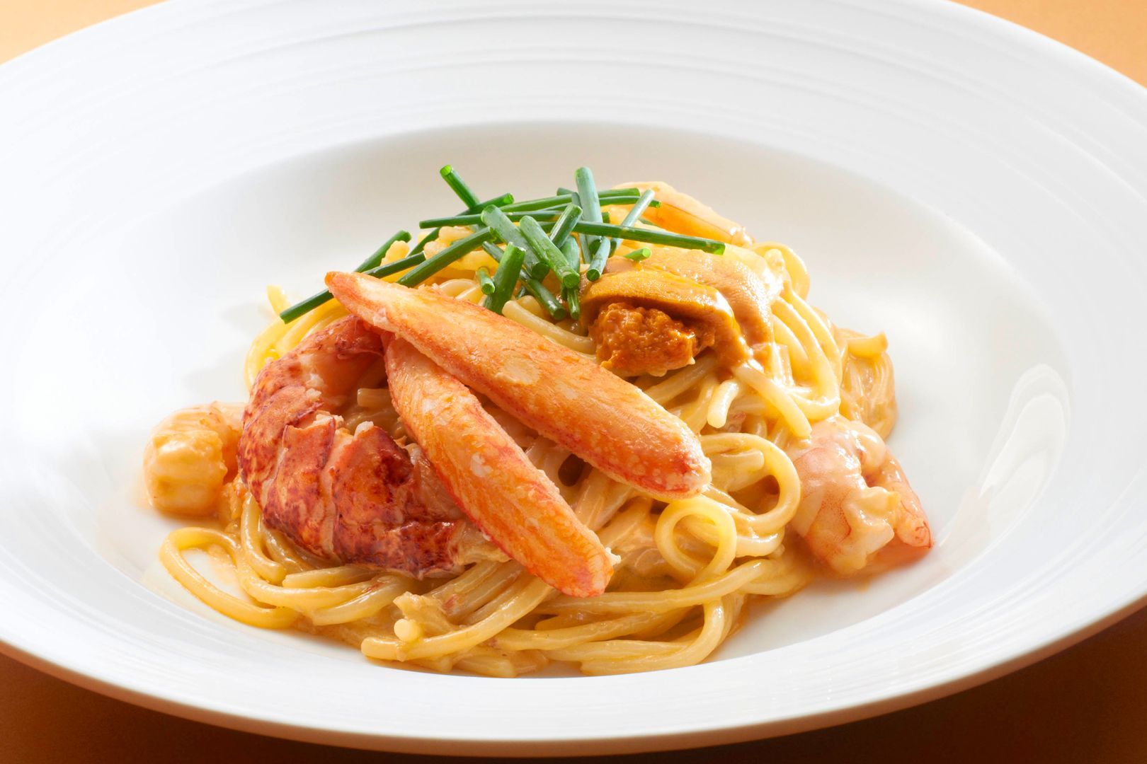 特製ウニのクリームパスタ オマール海老とズワイ蟹添え