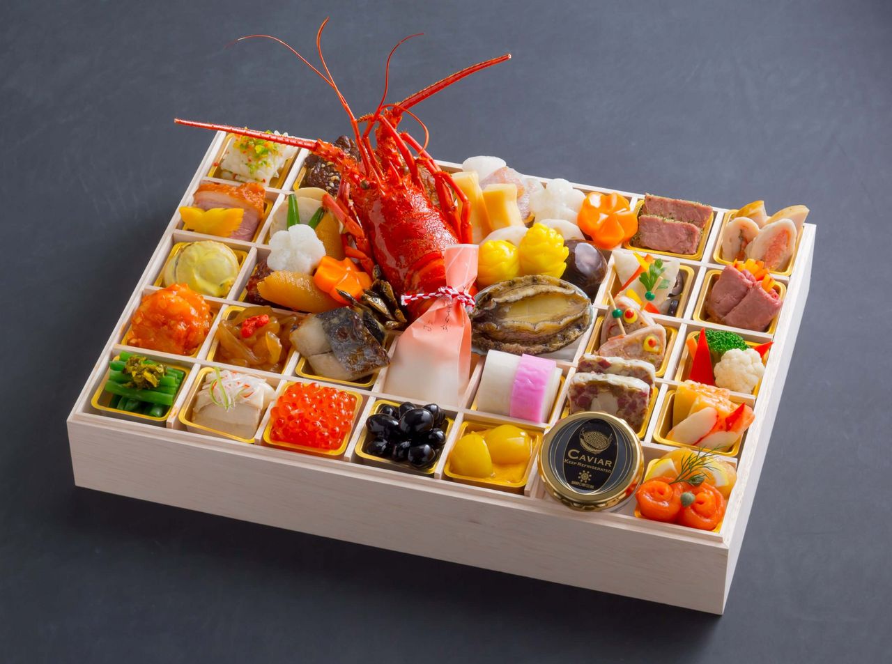 巣ごもり 正月を彩る 豪華絢爛なホテル特製 おせち料理 がお目見え ホテルニューオータニ大阪