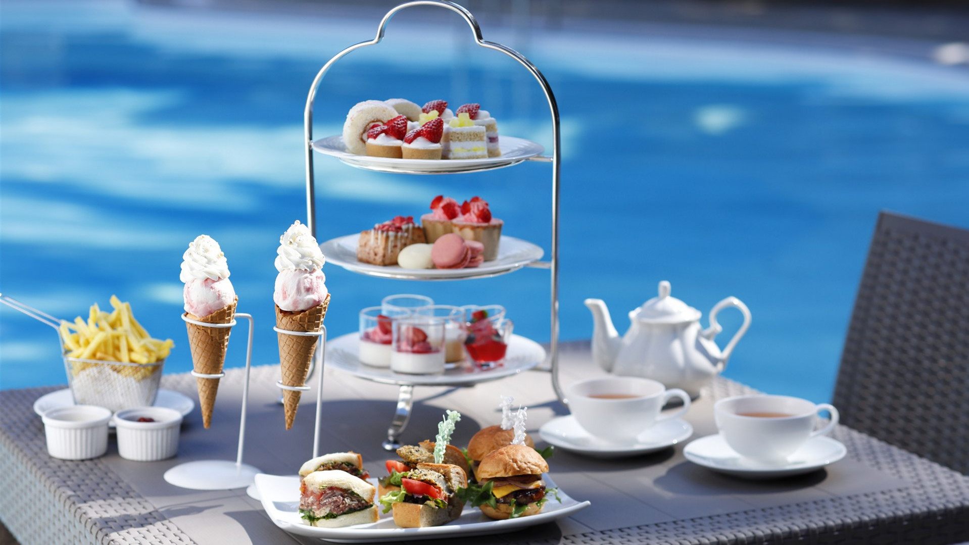 プールサイドアフタヌーンティーセット