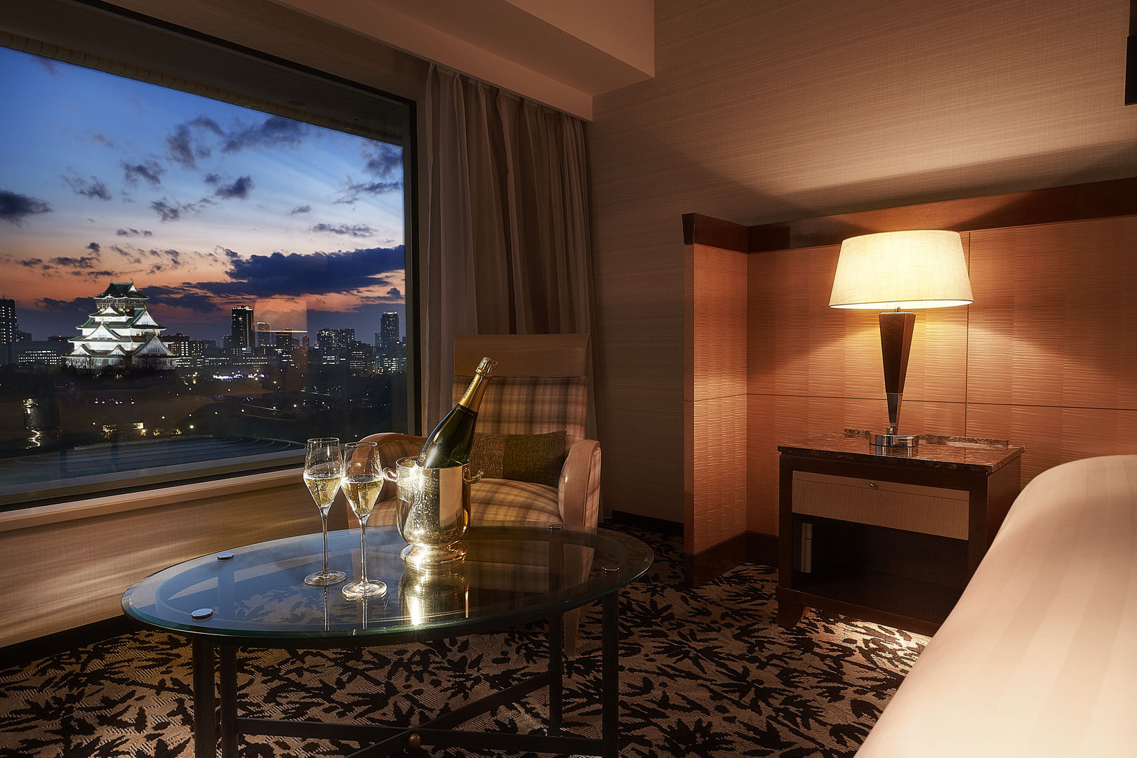 ラグジュアリージュニアスイート　お部屋の窓からは大阪城が見えます。