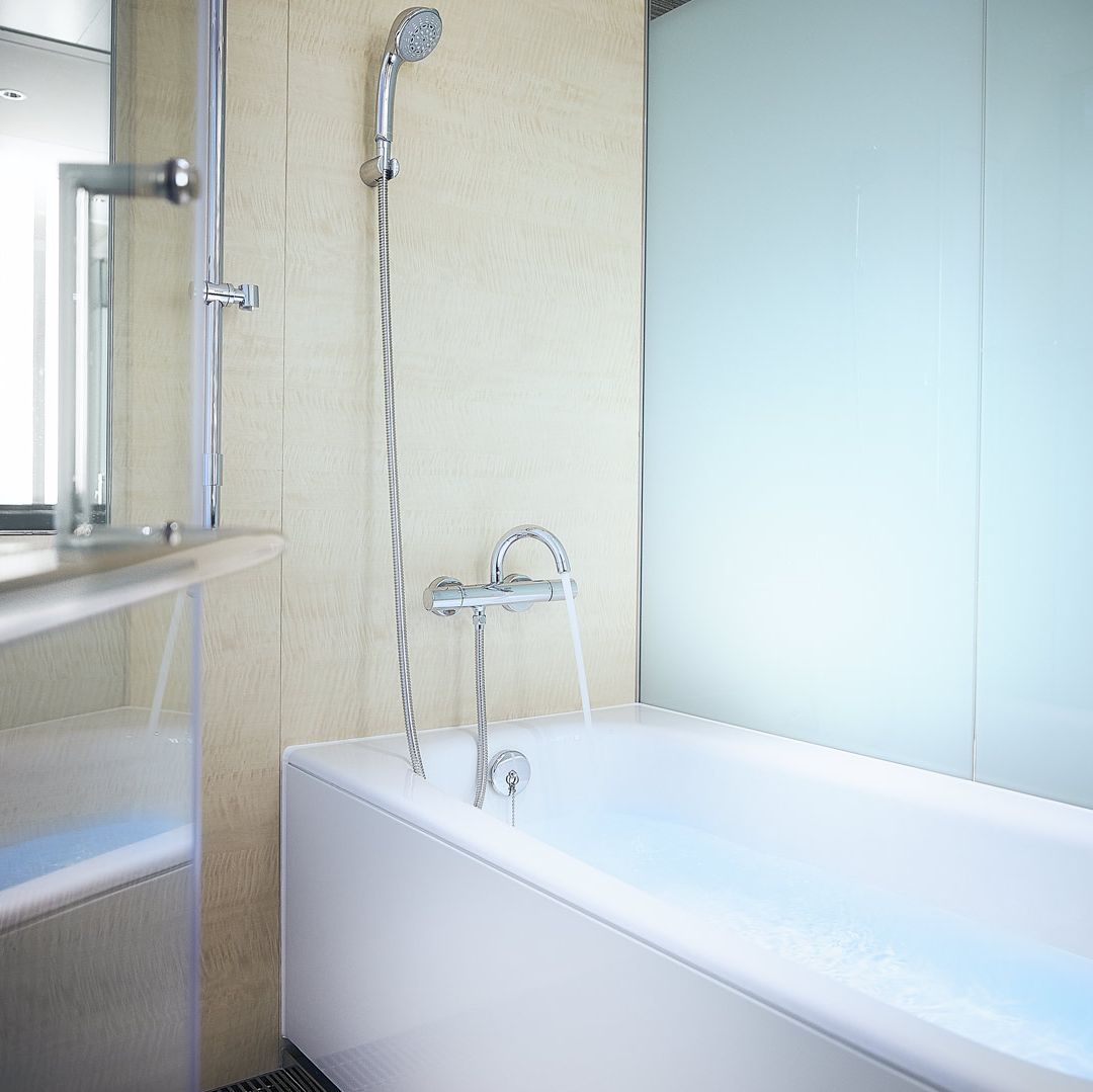 バスルームは全室ダブルベーシン、浴室やパウダールームにもゆとりがあります。