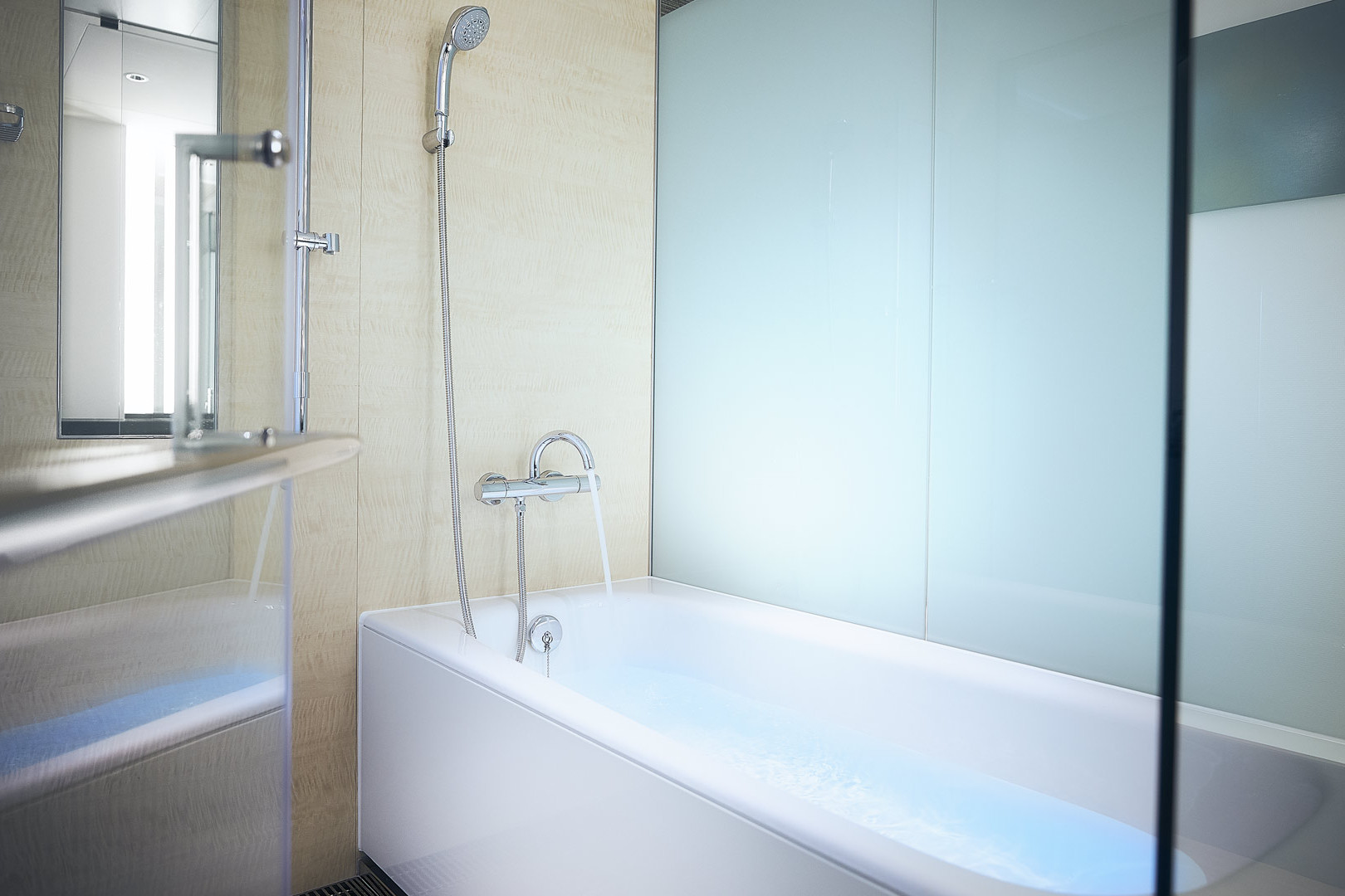 バスルームは全室ダブルベーシン、浴室やパウダールームにもゆとりがあります。