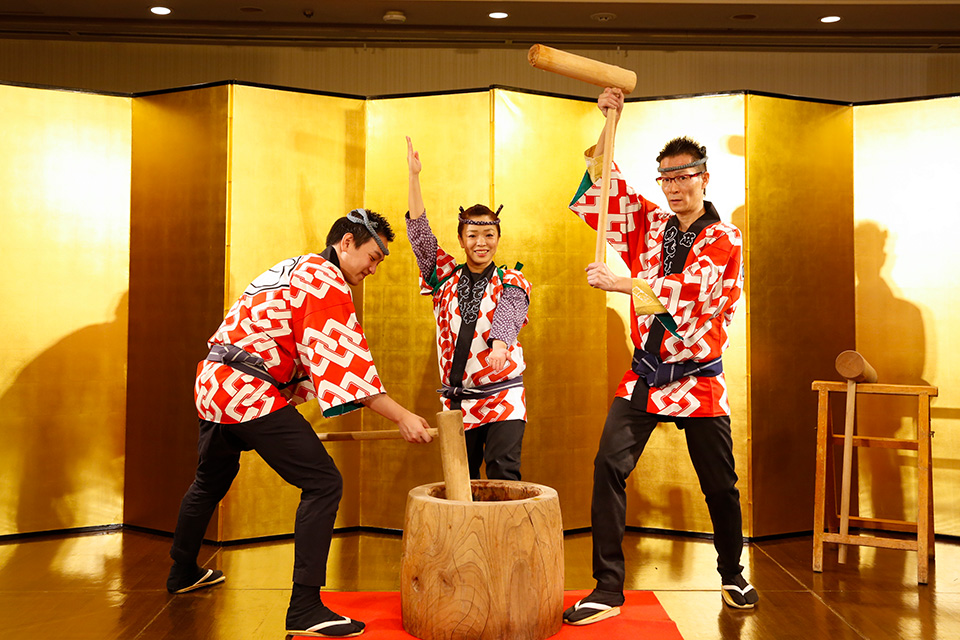 "Mochi" Pounding Performance