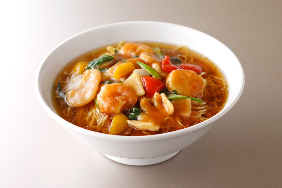 Noodle Soup Topped with Starchy Seafood Sauce
