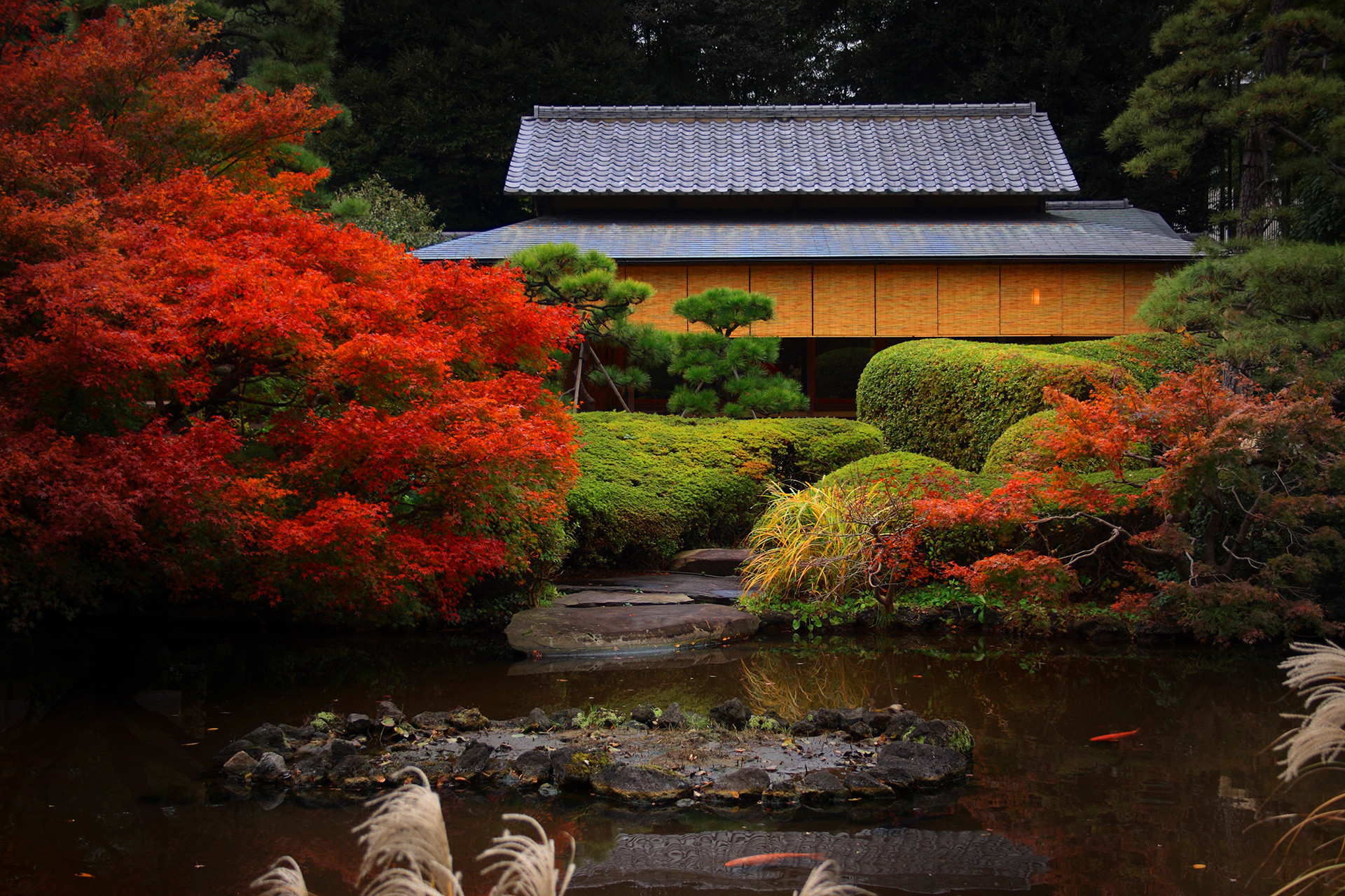 Hotel New Otani Tokyo "The Main" in autumn