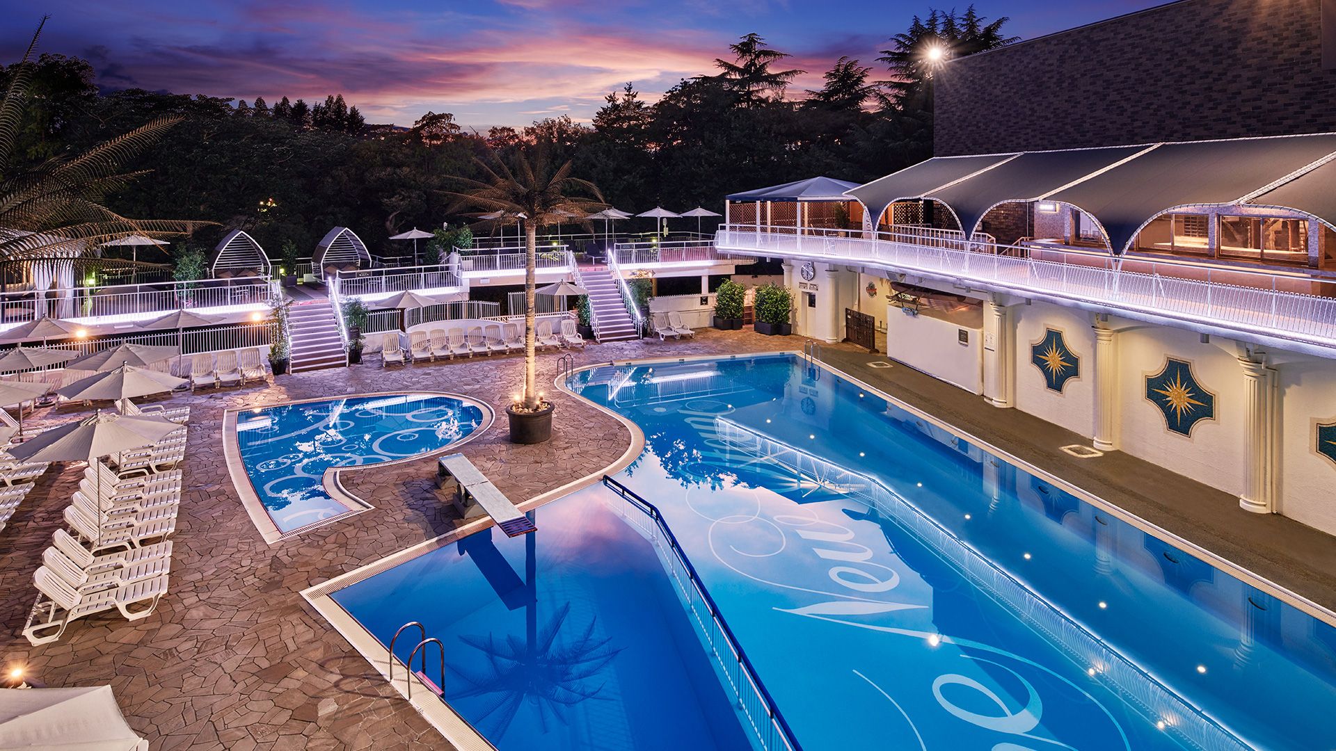 22 プール ナイトプールはホテルニューオータニ 東京 で The New Otani Pools Tokyo