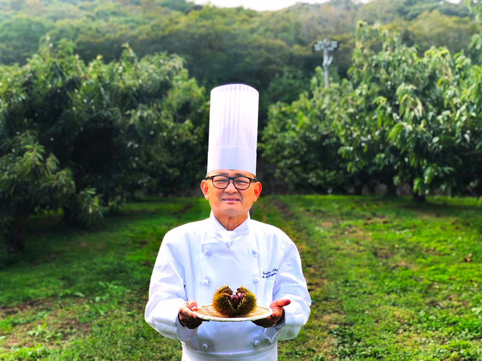 ホテルニューオータニの“味の責任者”として、館内全てのレストラン・宴会場などにおいて、各料理長と共にすべての料理を監修・指揮するシェフパティシエ