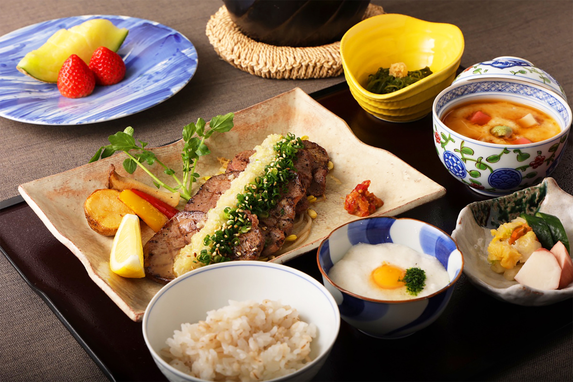 牛タンと自然薯御膳