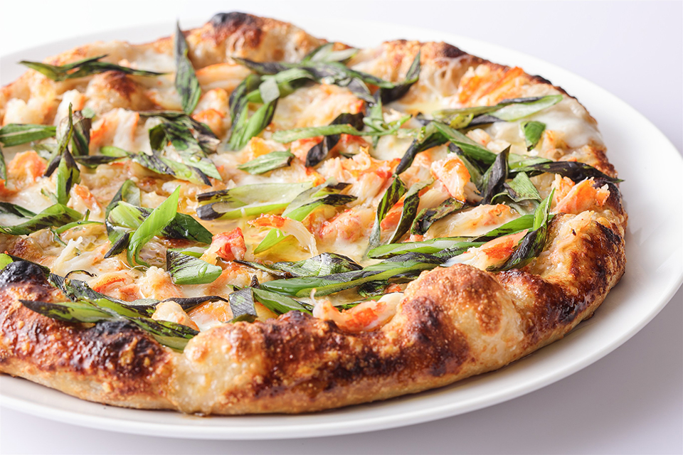 蟹と焼きねぎのピッツァ