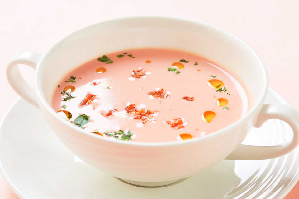 ポテトとビーツのピンクのポタージュスープ