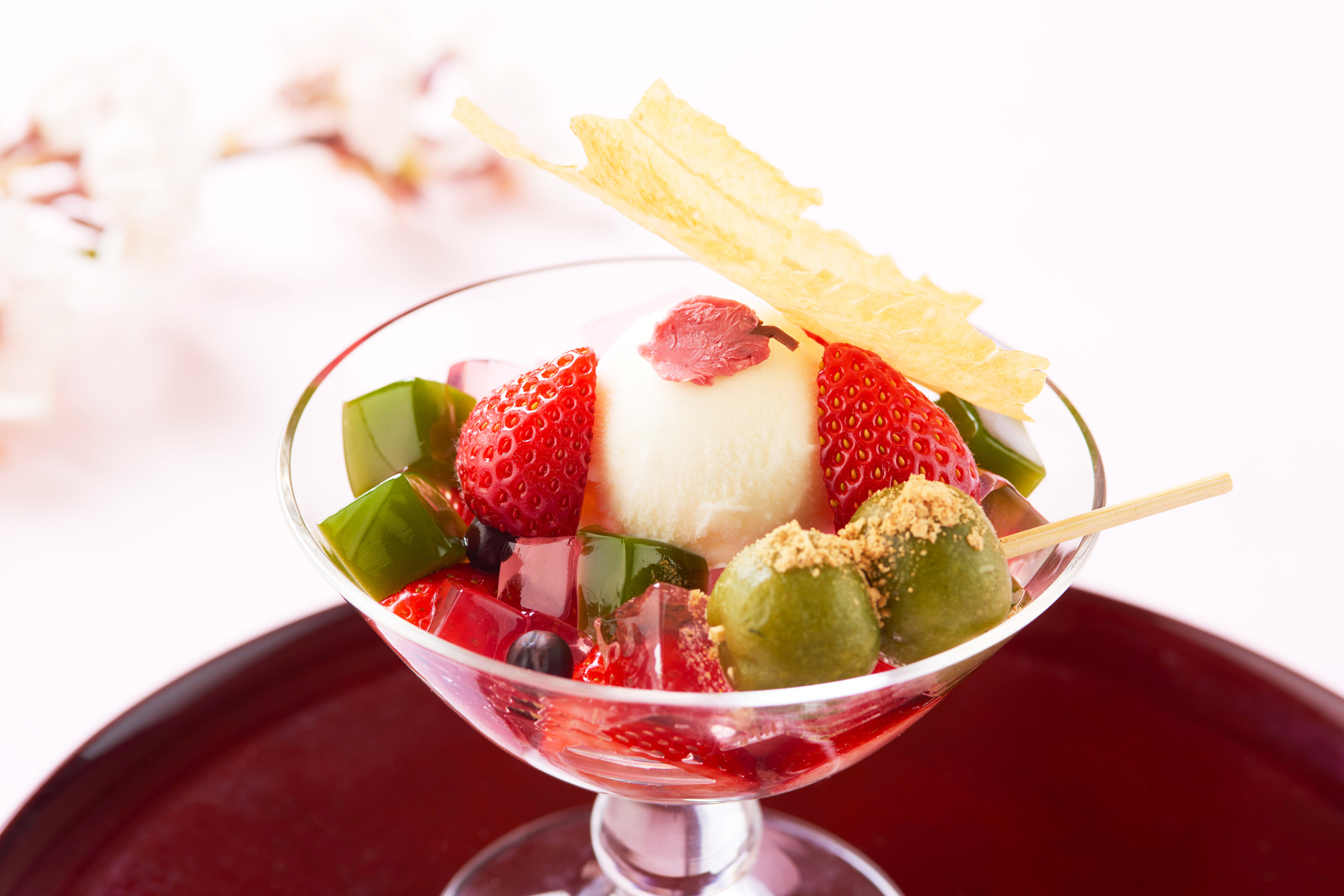 あまおうと抹茶の和風パフェ～桜恋～