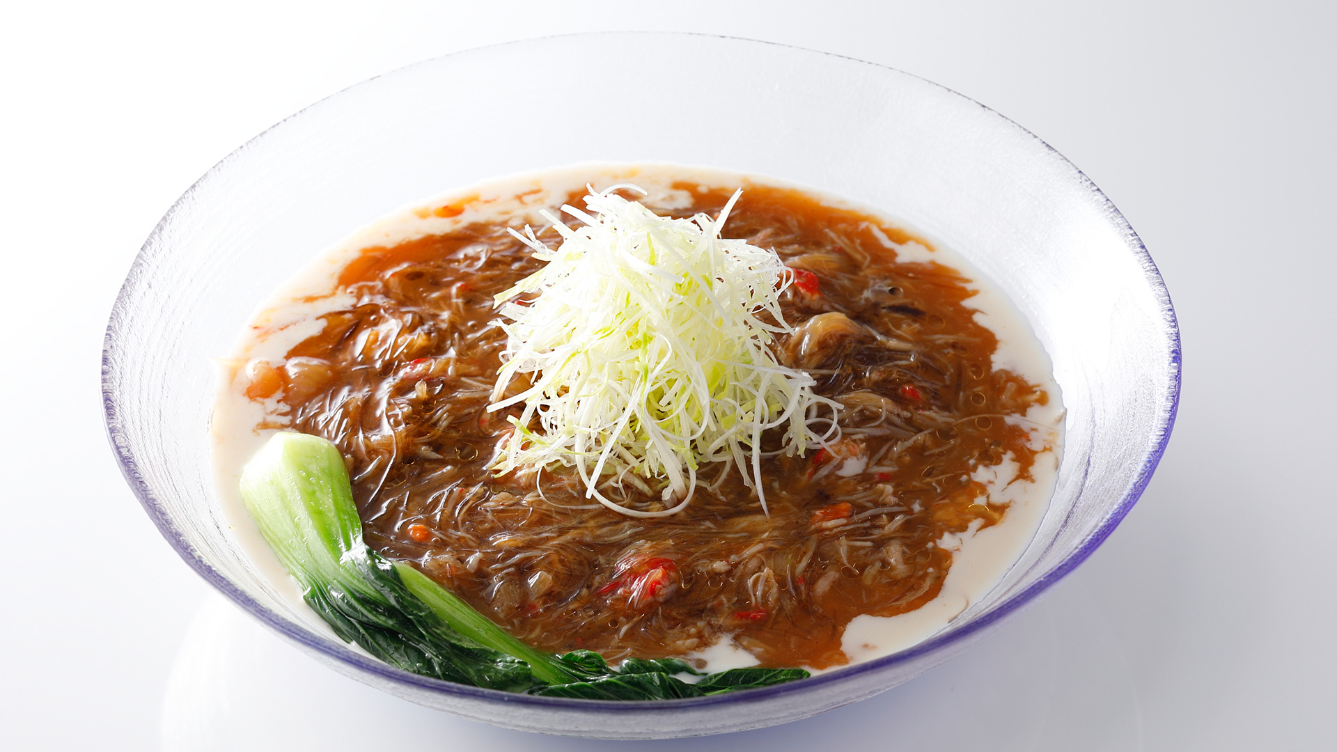 ふかひれあんかけピリ辛豆乳冷麺（ゼンブヌードル使用）
