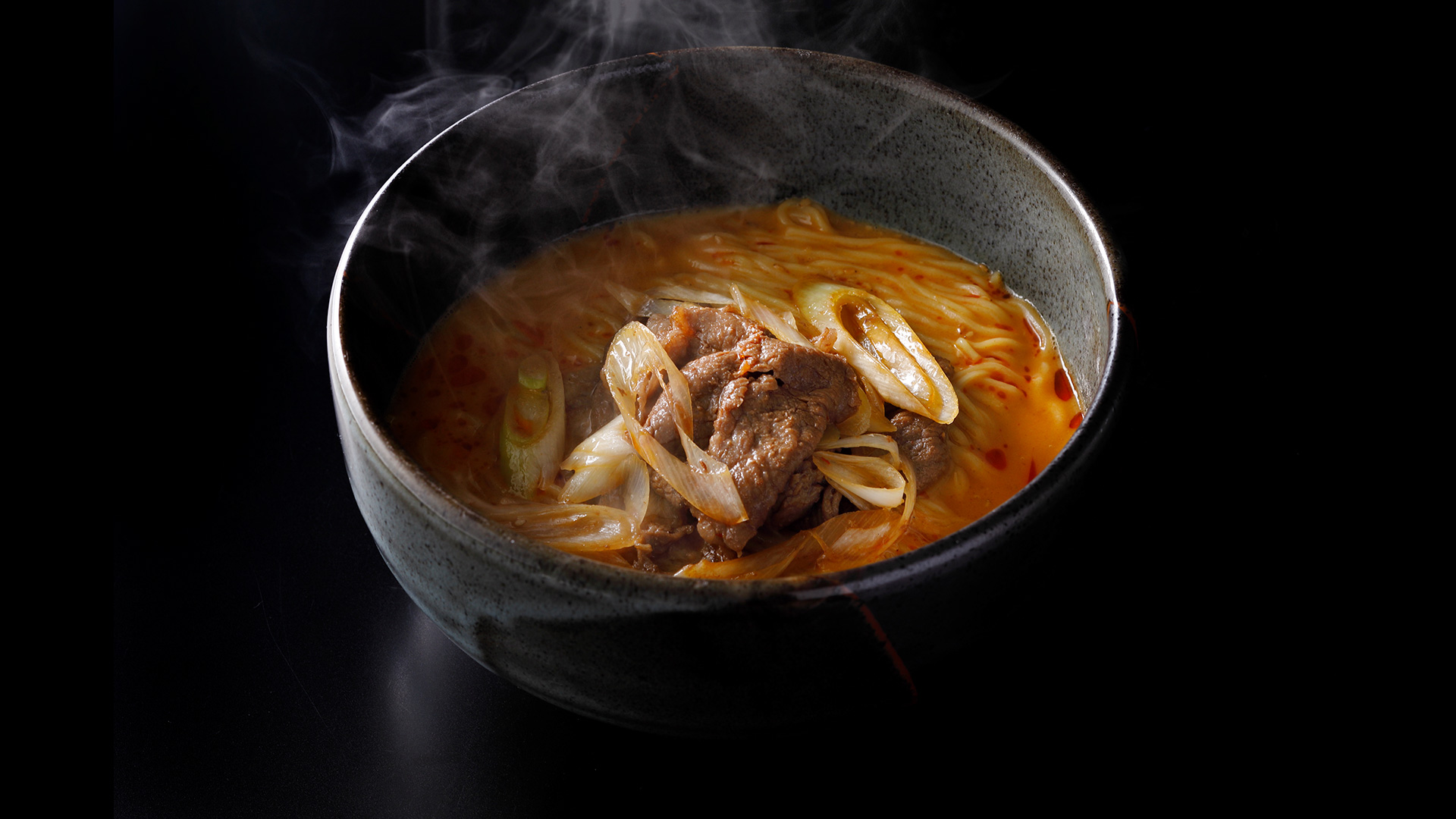 牛ロース肉の特製担々麵