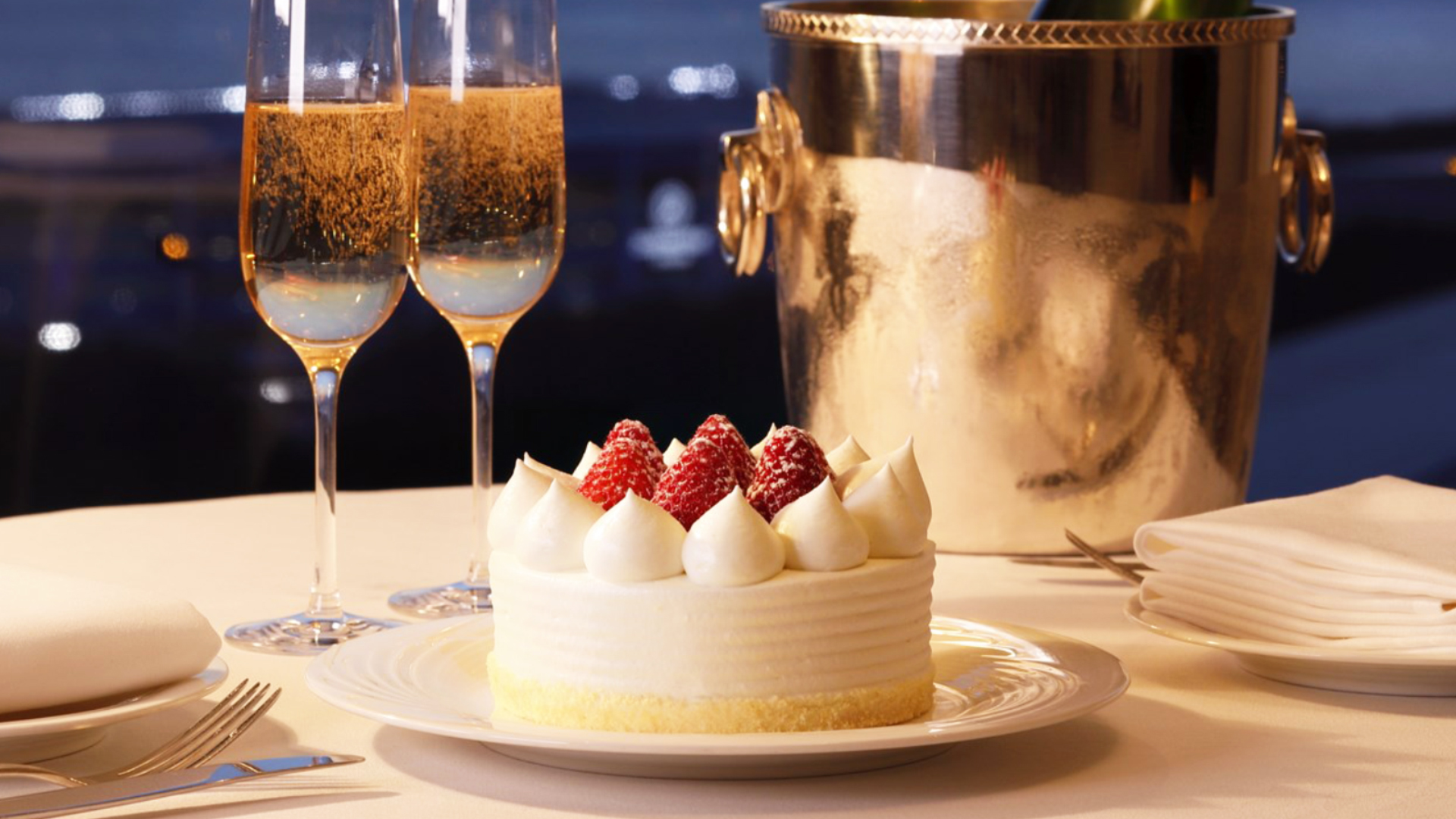 誕生日や記念日に ケーキとワイン シャンパンのご案内 ホテルニューオータニ幕張 千葉 海浜幕張