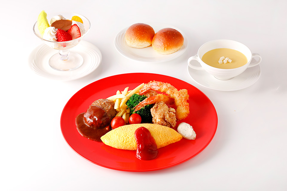 お子さま用の洋食の料理写真