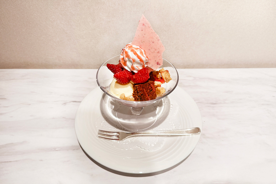 ミニあまおうパフェ