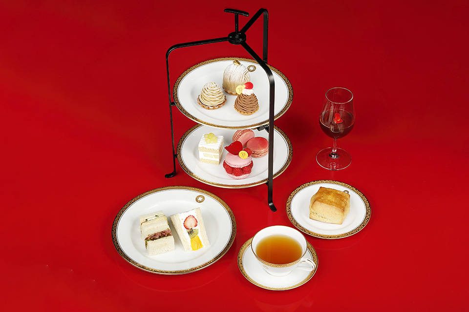 アフタヌーンティー at the Red Rose Garden