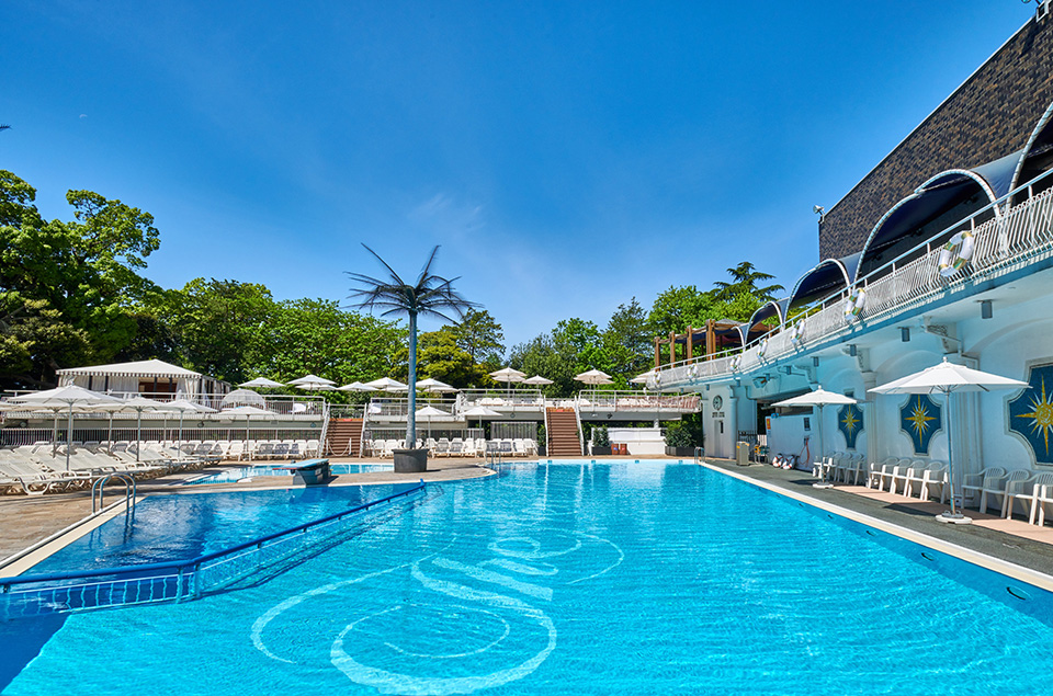いよいよ始まる この夏 最強 のプールリゾートがついにオープン 7 6 進化を続ける Garden Pool で最高の夏の想い出を 19 ホテルニューオータニ 東京