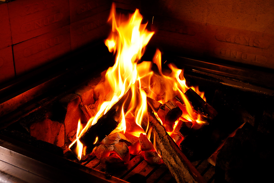 燃える薪の写真