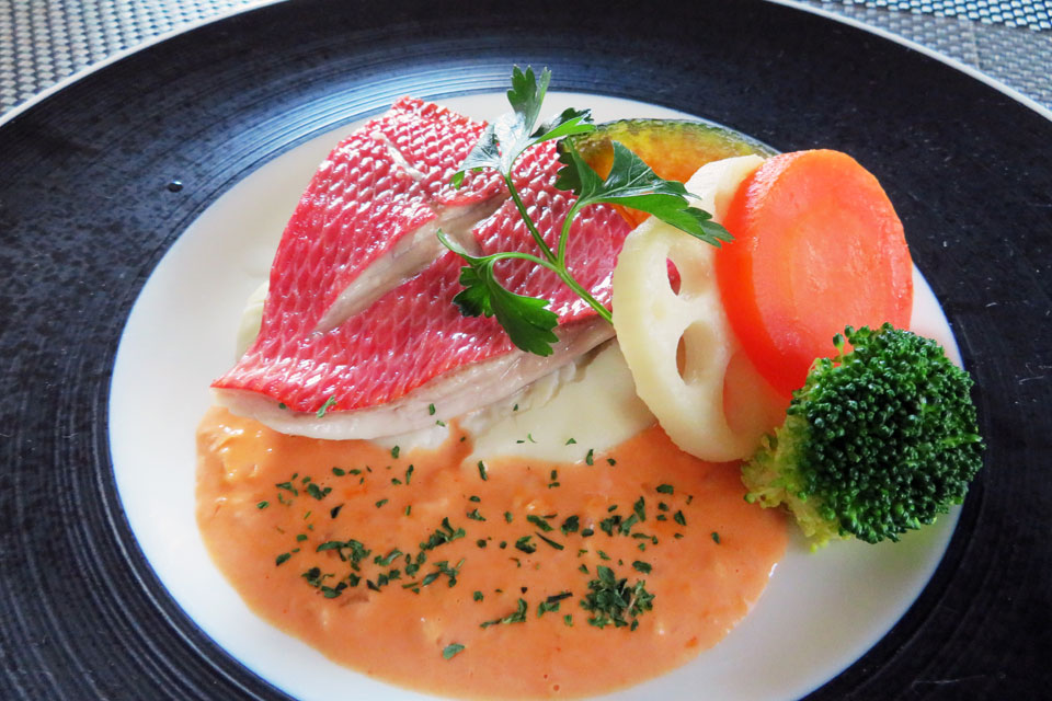 金目鯛のバプール トマトクリームソース