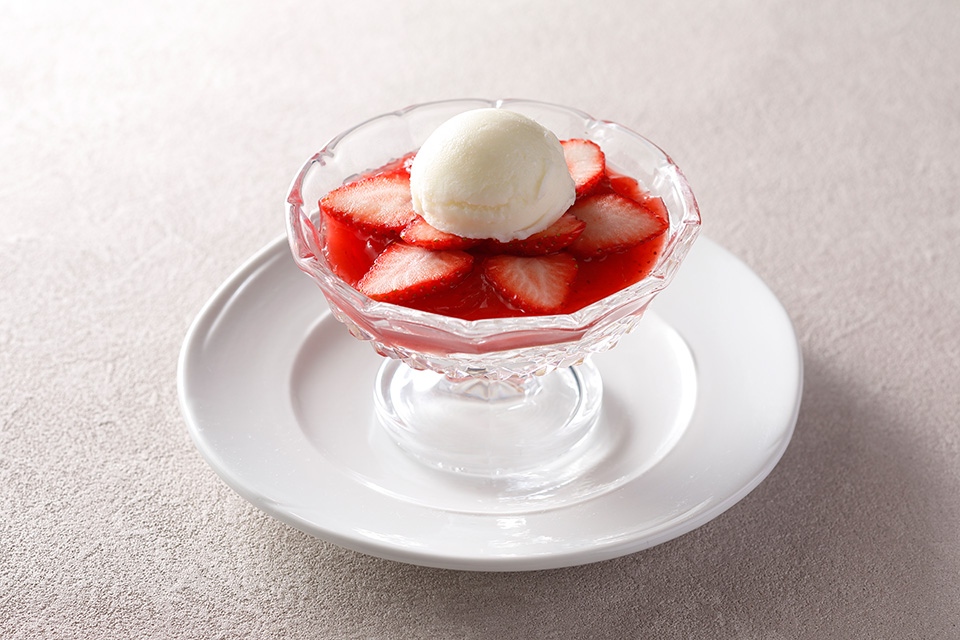 季節の果物クープ仕立て　アイスクリーム添え