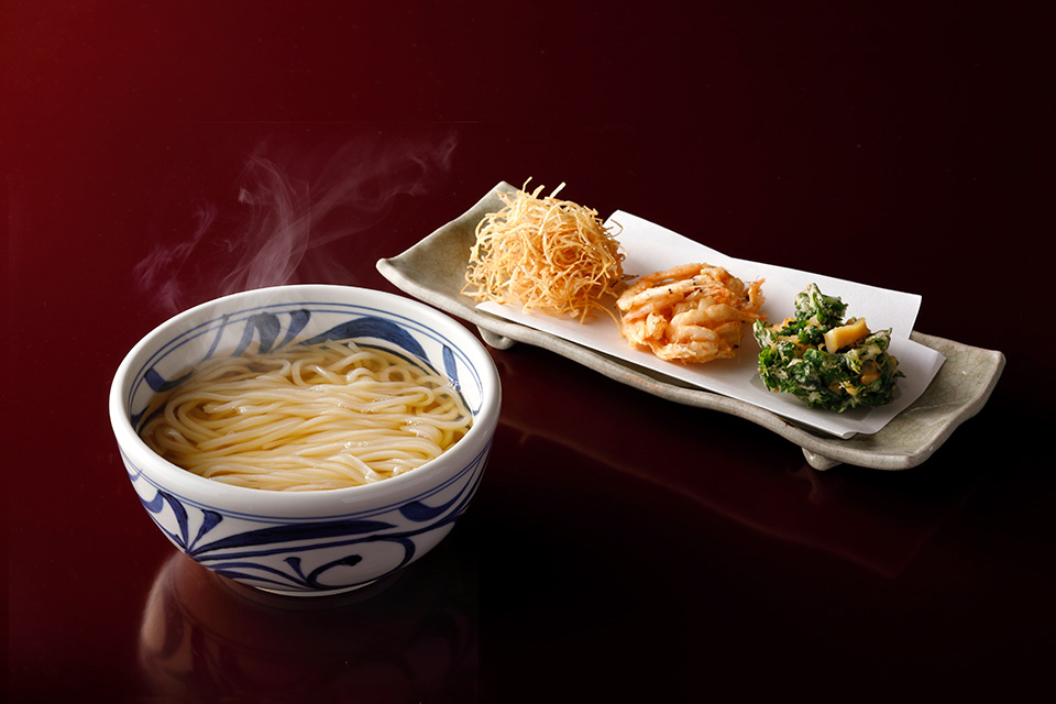 掻き揚げ三種と掛けうどん
