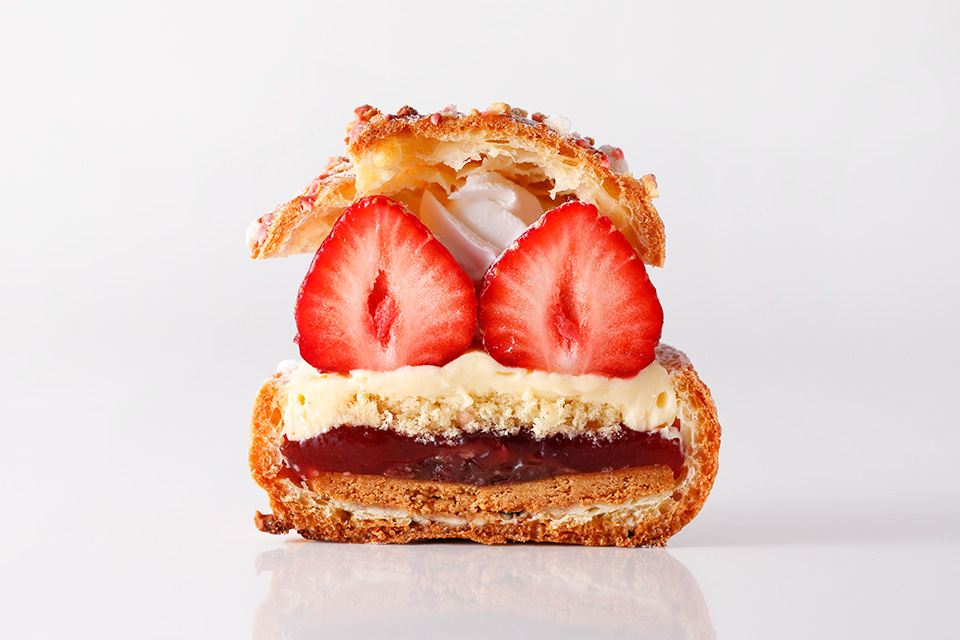 スーパーあまおうシュークリーム