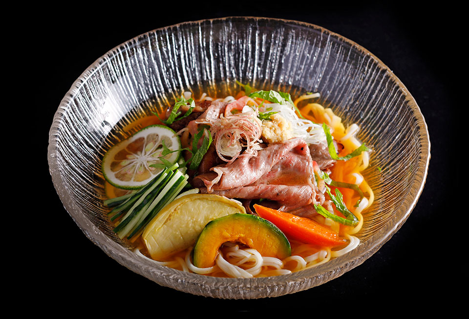 鳥取和牛網焼きと冷製カボス稲庭うどん