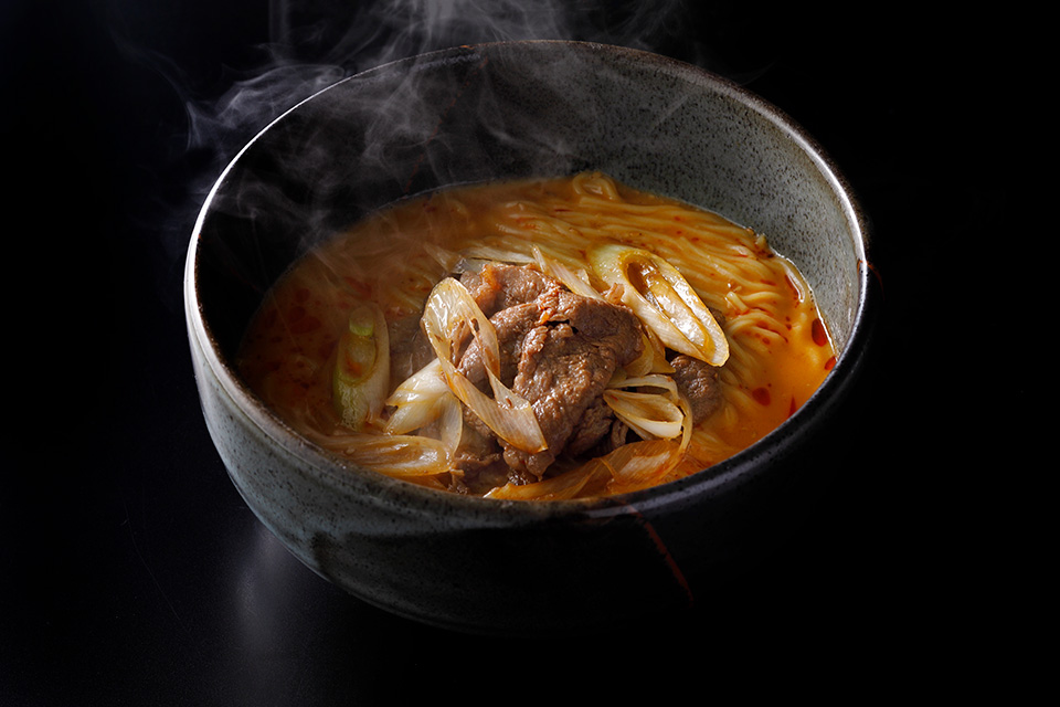 牛ロース肉の特製担々麺