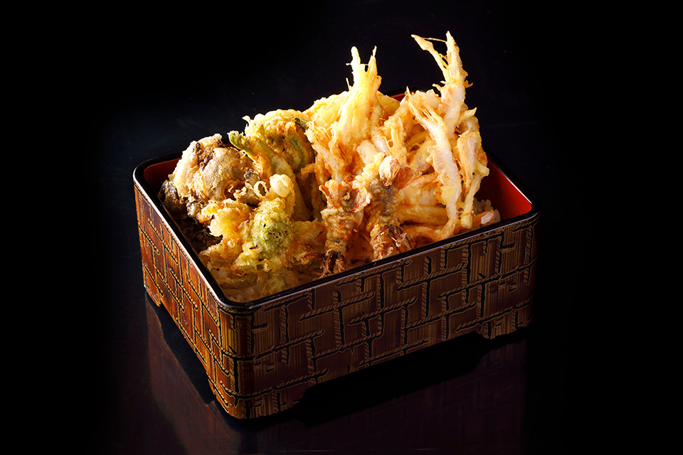 富山県産シロエビと山菜天重