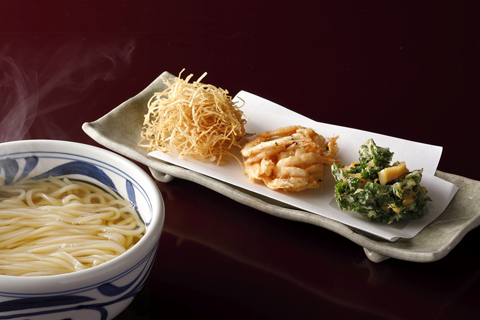 掻き揚げ三種と掛けうどん