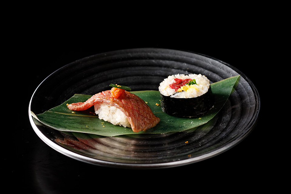 神戸牛炙り赤酢寿司とトロたく風巻き寿司