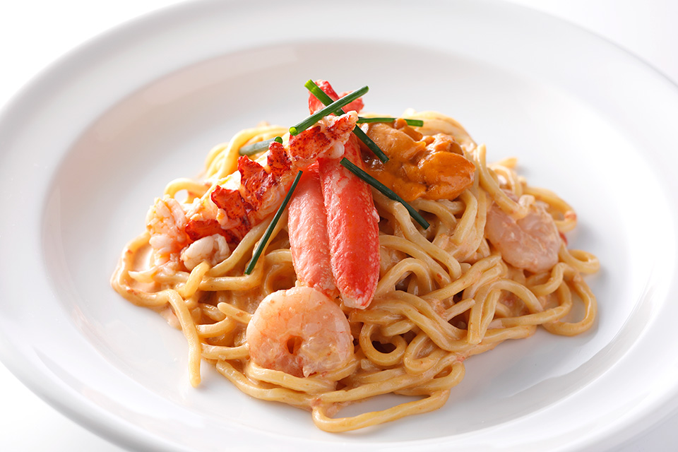 ウニのパスタ オマール海老とズワイ蟹添え