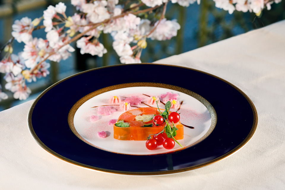 トラウトサーモンマリネと野菜の写真