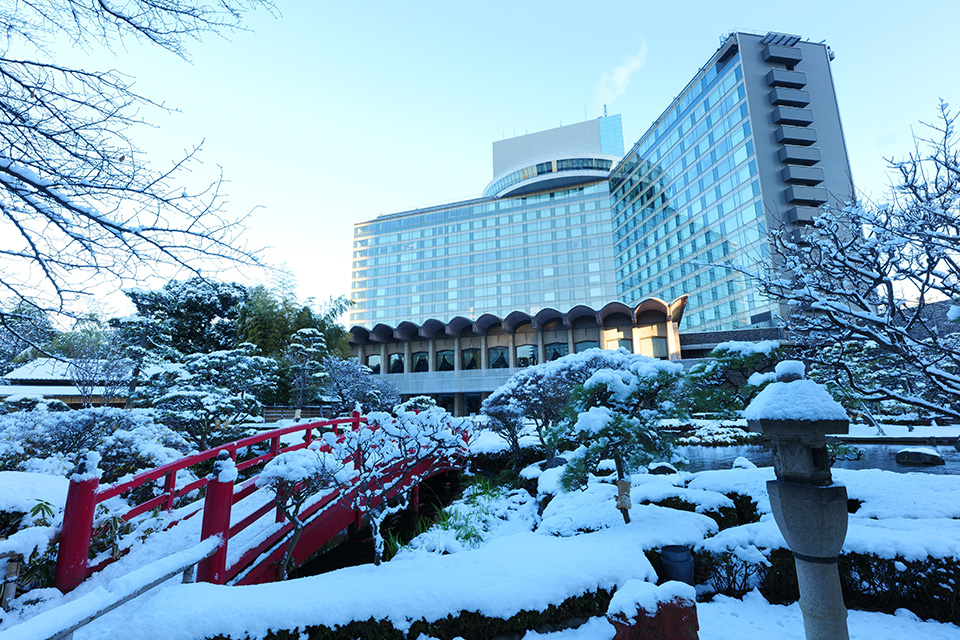 雪景色の日本庭園の写真