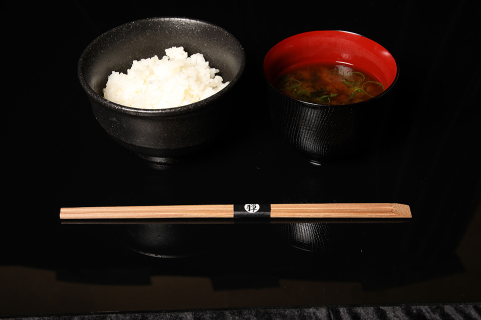 新潟コシヒカリご飯とあご出汁味噌汁