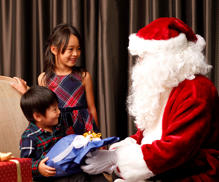 サンタクロースと過ごすファミリークリスマス